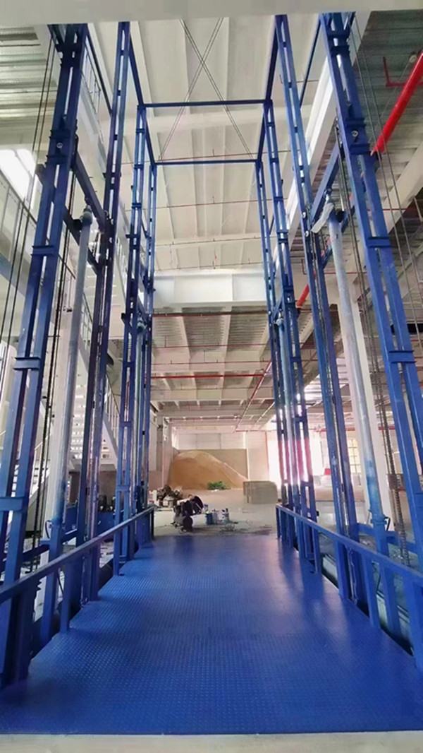 大吨位导轨式货梯